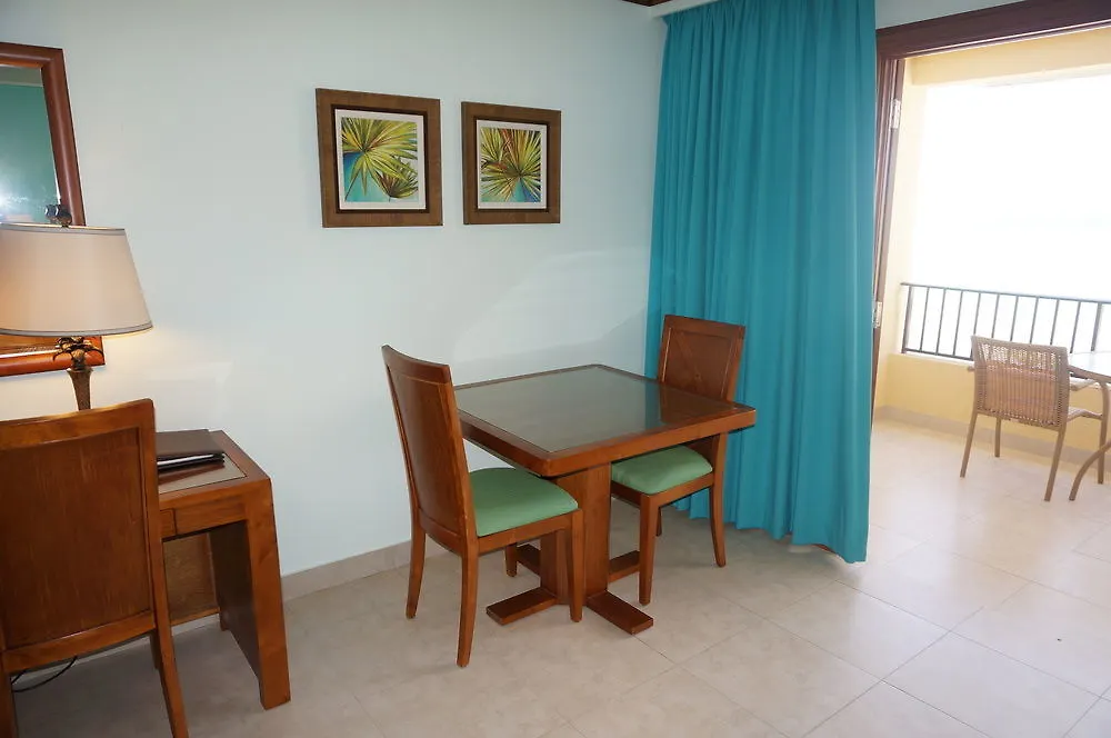 קרייסט צ'רץ' Yellow Bird Hotel ברבדוס